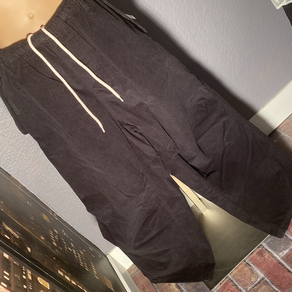 BDG / URBAN OUT. - NWT - pants: blk corduroy cargo, tie elastic waist, cuffs - L